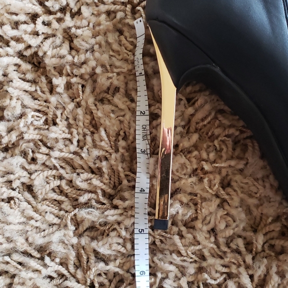 Super cute privileged heels! - Picture 3 of 3